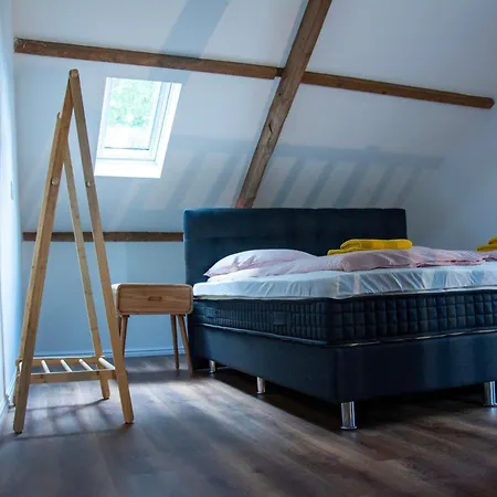 Bumblebee Apartment *